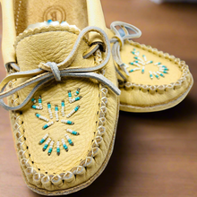 Load image into Gallery viewer, Ladies Beaded Smooth Moose Hide Moccasins