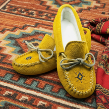 Load image into Gallery viewer, Ladies Moose Hide Suede Moccasins