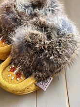 Load image into Gallery viewer, Laurentian Chief Baby Moccasins ON SALE NOW