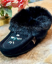 Load image into Gallery viewer, Ladies Moccasins - Laurentian Chief Moccasins Black