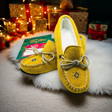 Load image into Gallery viewer, Ladies Moose Hide Suede Moccasins