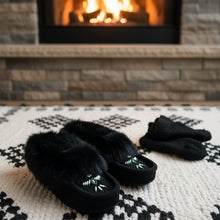 Load image into Gallery viewer, Ladies Moccasins - Laurentian Chief Moccasins Black