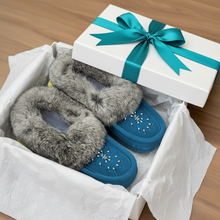 Load image into Gallery viewer, Ladies Moccasins - Laurentian Chief Moccasins Aqua