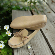 Load image into Gallery viewer, Men's Smooth Moose Hide Moccasins
