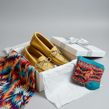 Load image into Gallery viewer, Ladies Beaded Smooth Moose Hide Moccasins
