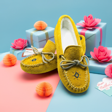 Load image into Gallery viewer, Ladies Moose Hide Suede Moccasins