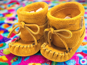 Laurentian Chief Hiawatha Baby Child Junior Moccasins Baby Wrap A Round 4 4.50 x2.5