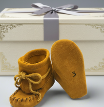 Load image into Gallery viewer, Baby Wrap A Round Moccasins - Tan