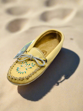 Load image into Gallery viewer, Ladies Beaded Smooth Moose Hide Moccasins