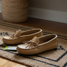 Load image into Gallery viewer, Yaronta' (Tree) Men's Leather Moccasin – Moose Hide Indoor