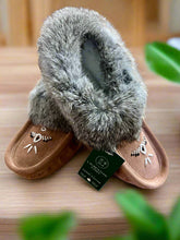 Load image into Gallery viewer, Ladies Moccasins - Laurentian Chief Moccasins Cappuccino