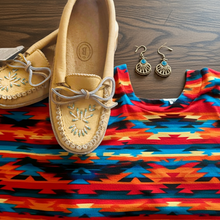 Load image into Gallery viewer, Ladies Beaded Smooth Moose Hide Moccasins