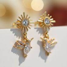 Load image into Gallery viewer, Close-up detail shot