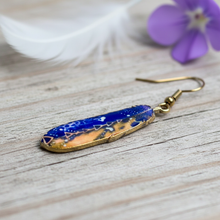 Load image into Gallery viewer, Close-up of ocean blue side