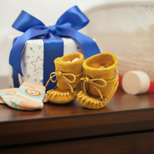 Load image into Gallery viewer, Baby Wrap A Round Moccasins - Tan