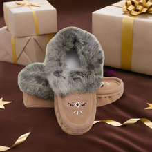 Load image into Gallery viewer, Ladies Moccasins - Laurentian Chief Moccasins Cappucino