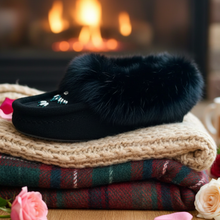 Load image into Gallery viewer, Lifestyle moccasin with fluffy fur