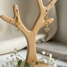 Load image into Gallery viewer, Lifestyle shot with natural elements