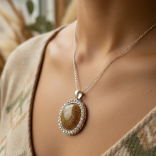 Load image into Gallery viewer, Lifestyle worn shot