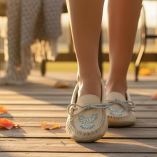 Load image into Gallery viewer, Moccasins Autumn Deck - Variation