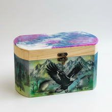 Load image into Gallery viewer, Real Eagle Box - Detail Shot