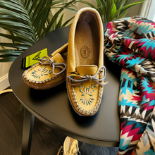 Load image into Gallery viewer, Ladies Beaded Smooth Moose Hide Moccasins