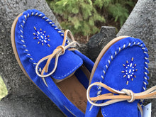 Load image into Gallery viewer, Ladies Laurentian Chief Indoor and Outdoor Moccasins