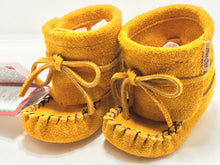 Load image into Gallery viewer, Baby Wrap A Round Moccasins - Tan