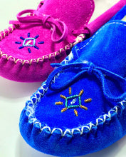 Load image into Gallery viewer, Fuchsia Ladies Moccasins