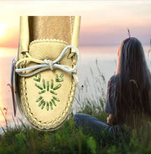 Load image into Gallery viewer, Ladies Beaded Smooth Moose Hide Moccasins