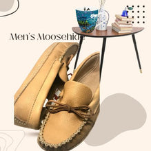 Load image into Gallery viewer, Men&#39;s Smooth Moose Hide Moccasins